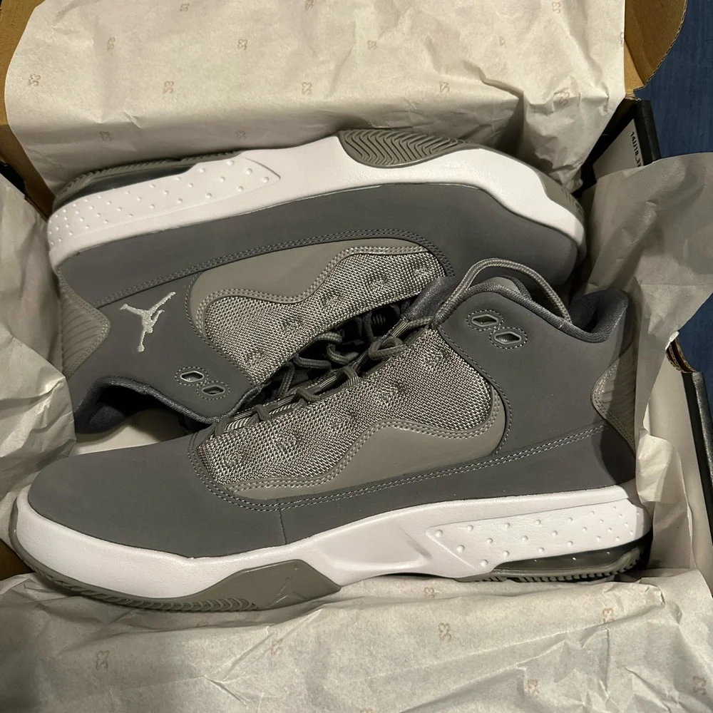 Men's Jordan Max Aura 2 - Picture 1 of 7